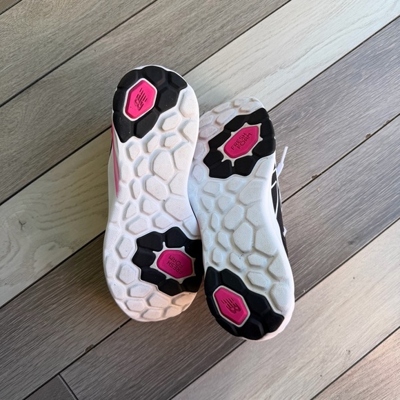 New Balance Running Fresh Foam Roav Women’s sneakers in white/pink - Picture 7 of 8